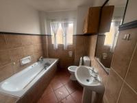  of property in Die Hoewes