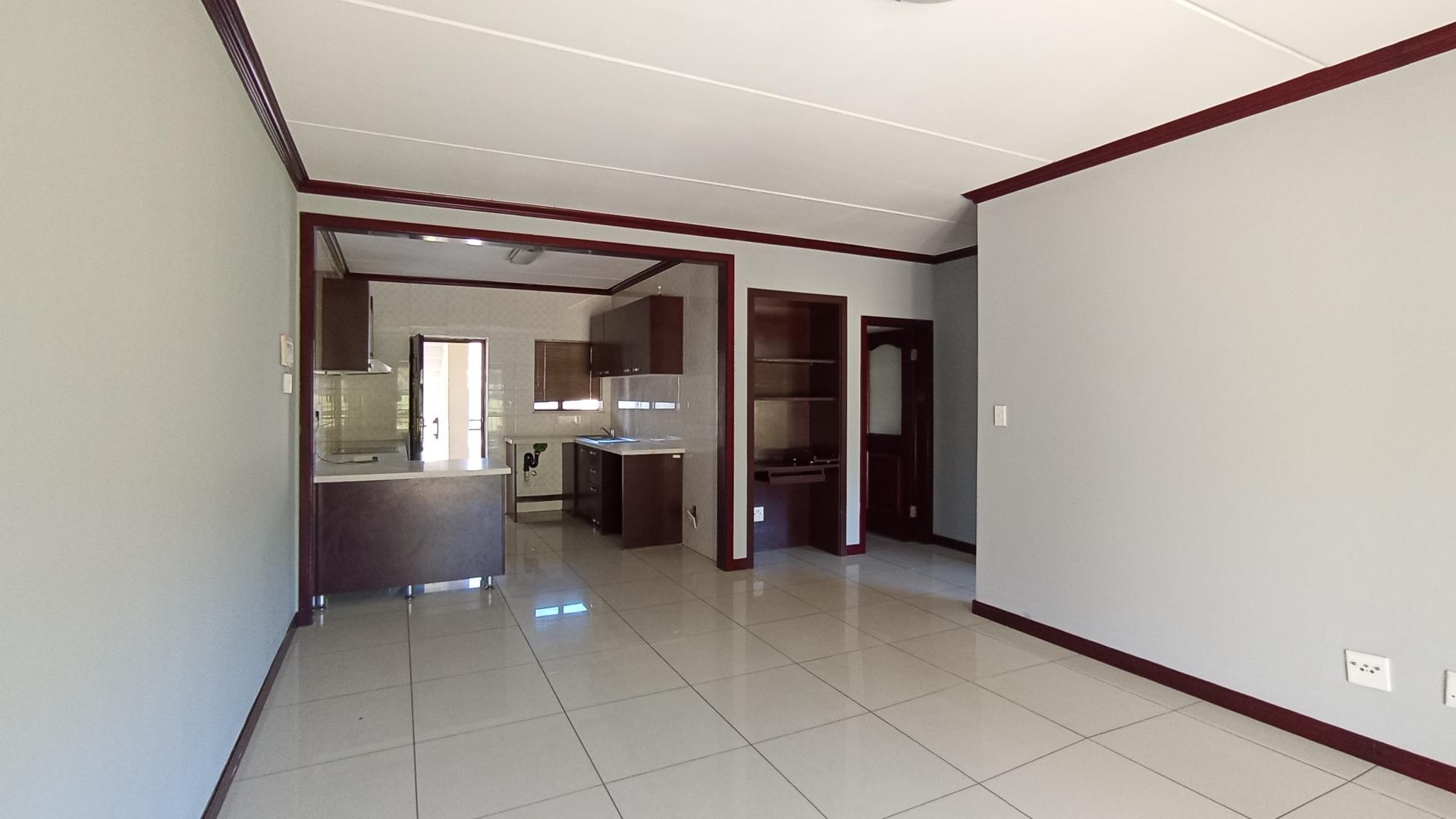 Lounges - 25 square meters of property in Summerset