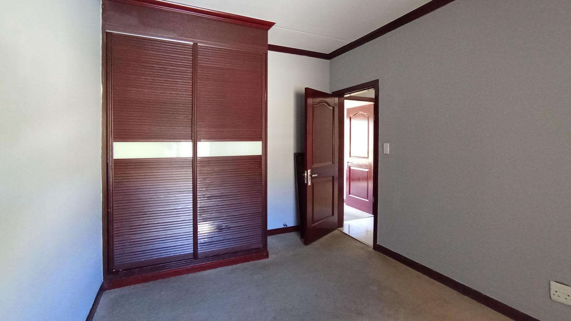 Bed Room 2 - 15 square meters of property in Summerset