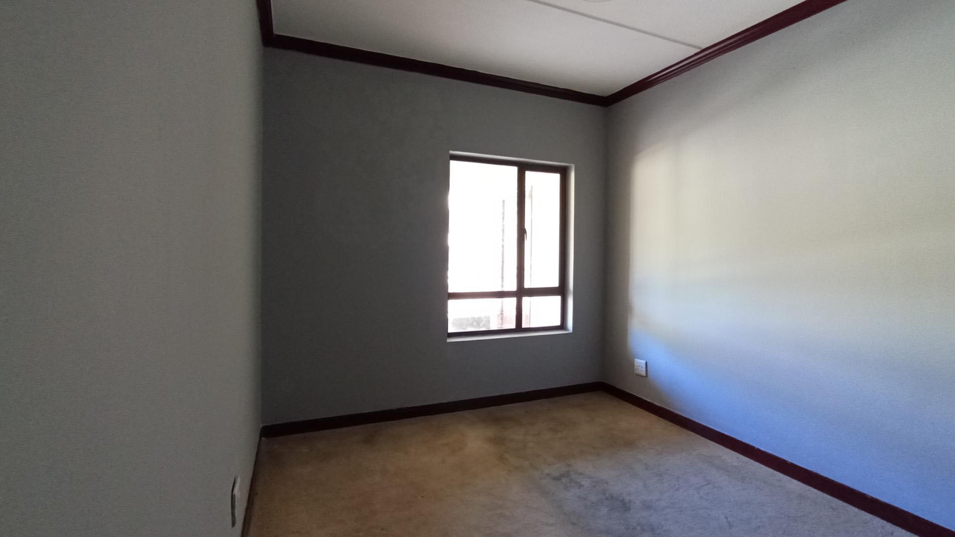 Bed Room 2 - 15 square meters of property in Summerset