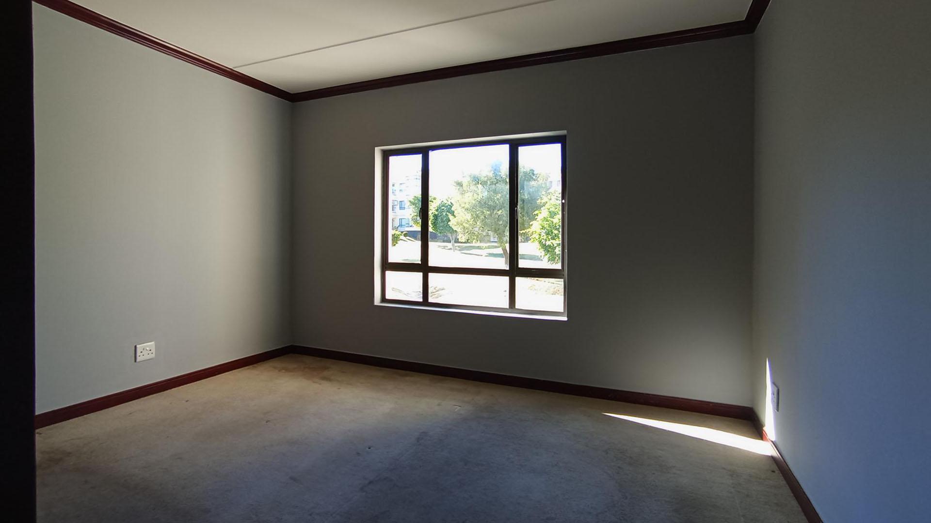 Bed Room 1 - 19 square meters of property in Summerset