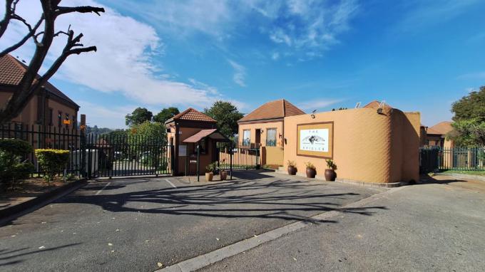 2 Bedroom Sectional Title for Sale For Sale in Sundowner - Home Sell - MR715219