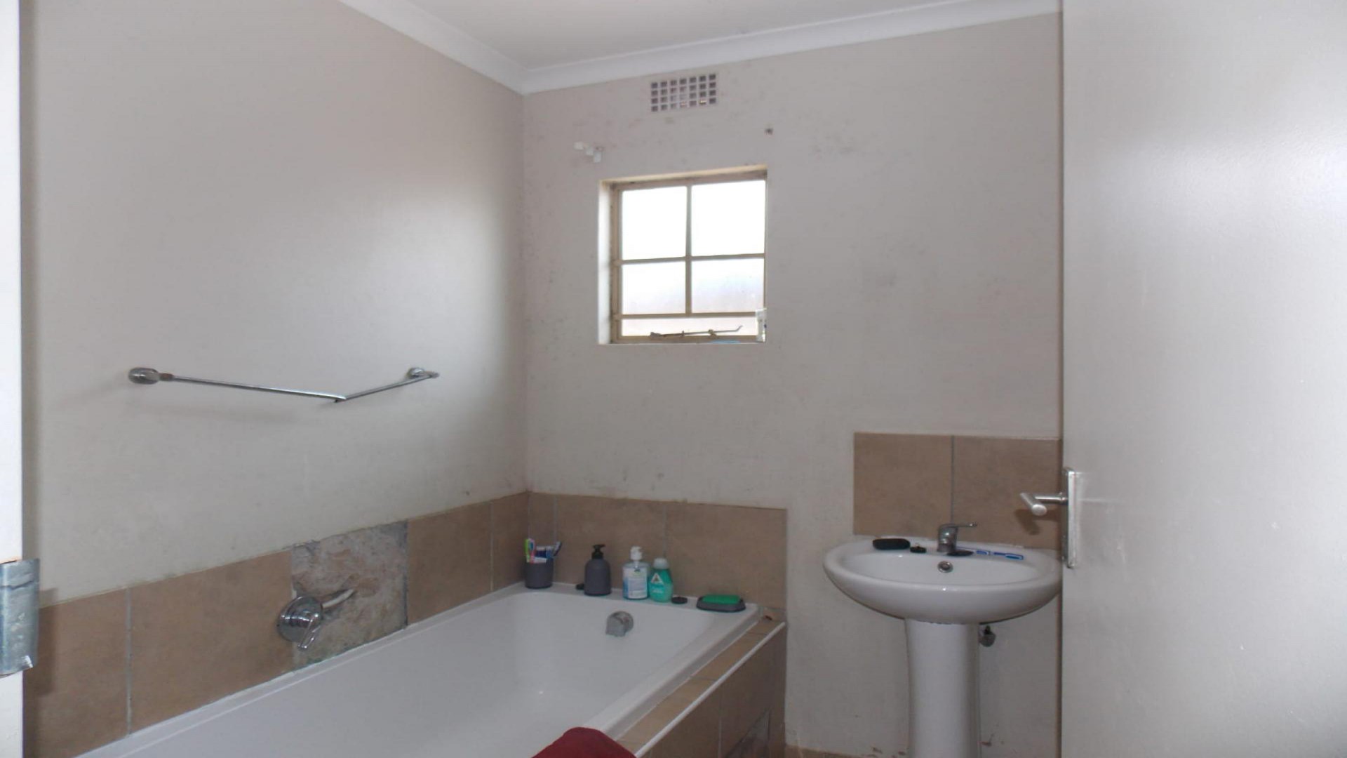 Bathroom 1 of property in Palm Ridge