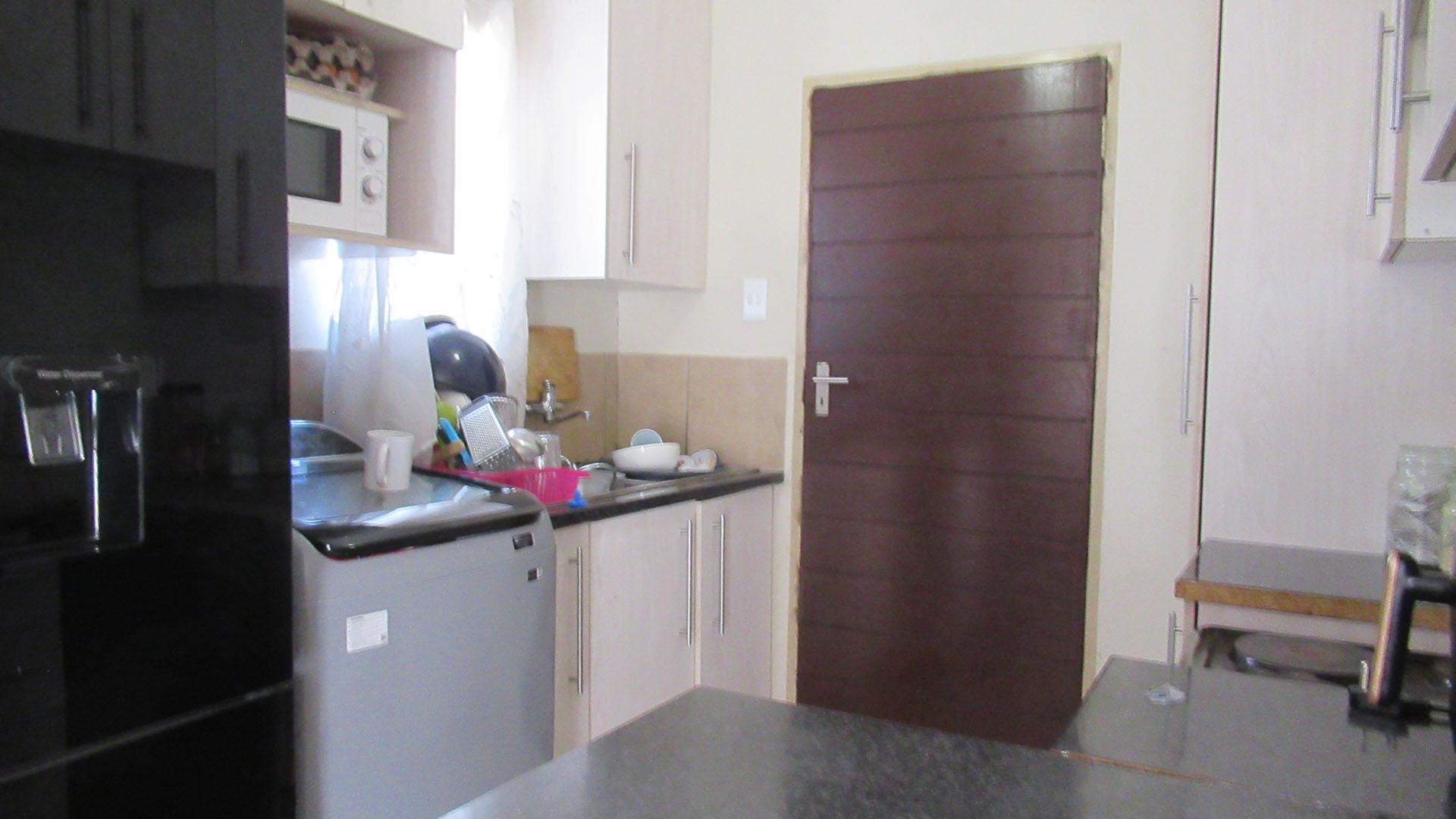 Kitchen - 7 square meters of property in Palm Ridge