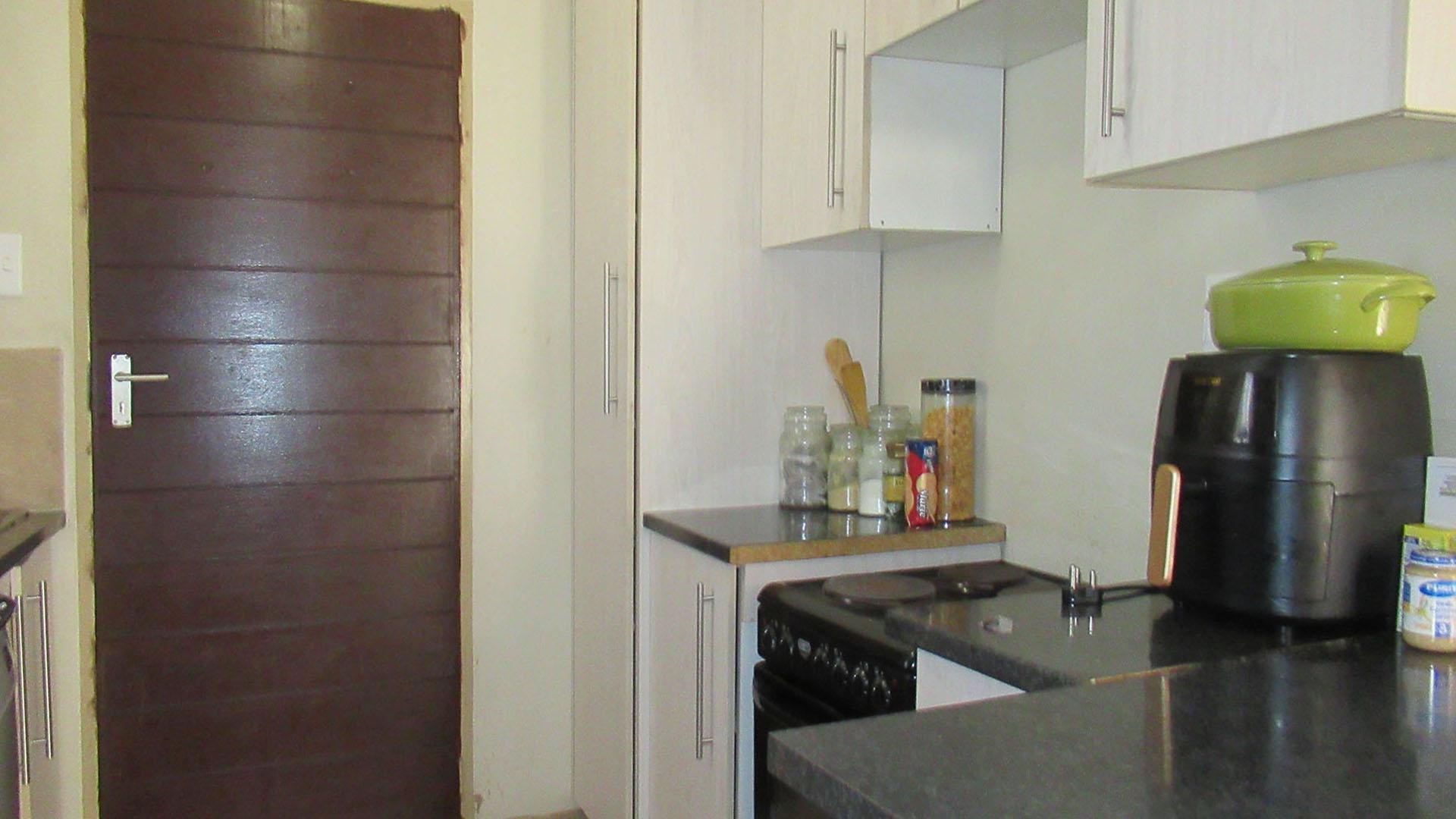 Kitchen - 7 square meters of property in Palm Ridge