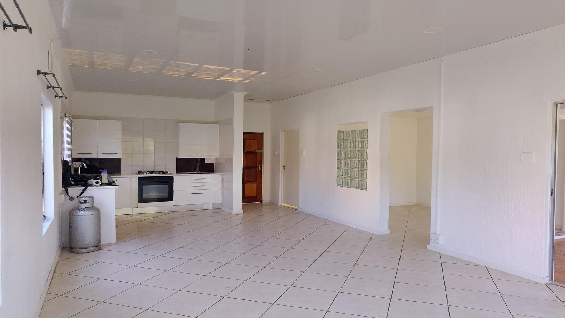 Kitchen of property in Sundowner