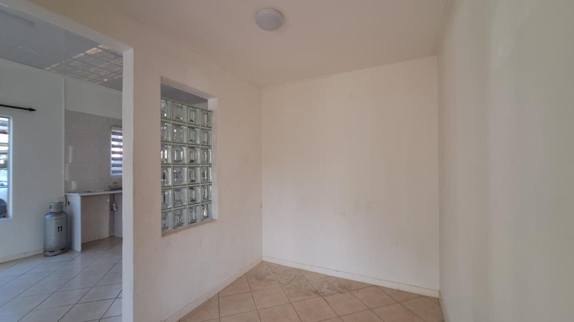 Study - 9 square meters of property in Sundowner