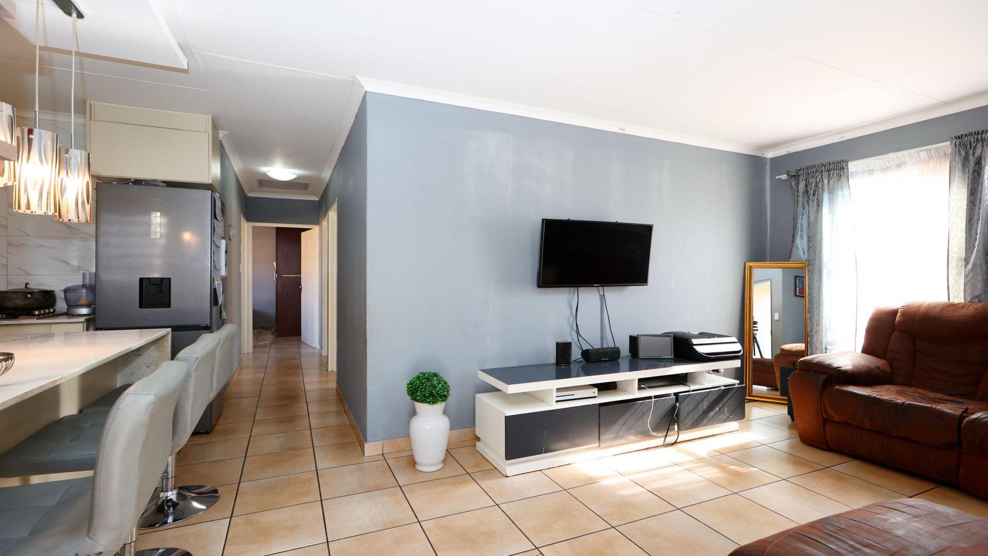 Lounges of property in Kosmosdal