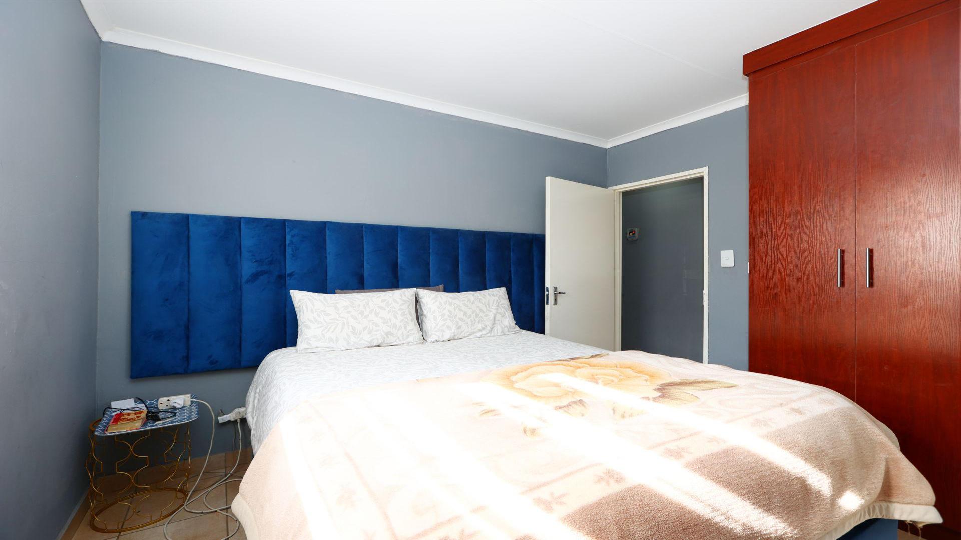 Bed Room 1 of property in Kosmosdal