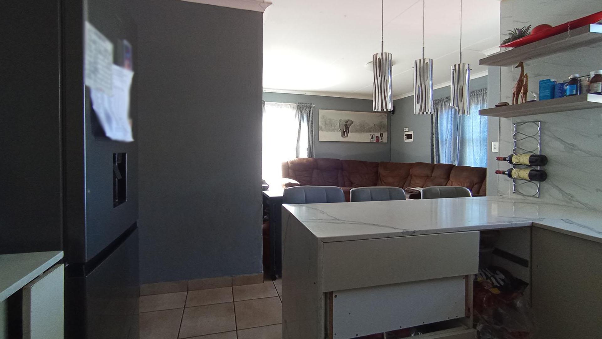 Kitchen - 7 square meters of property in Kosmosdal