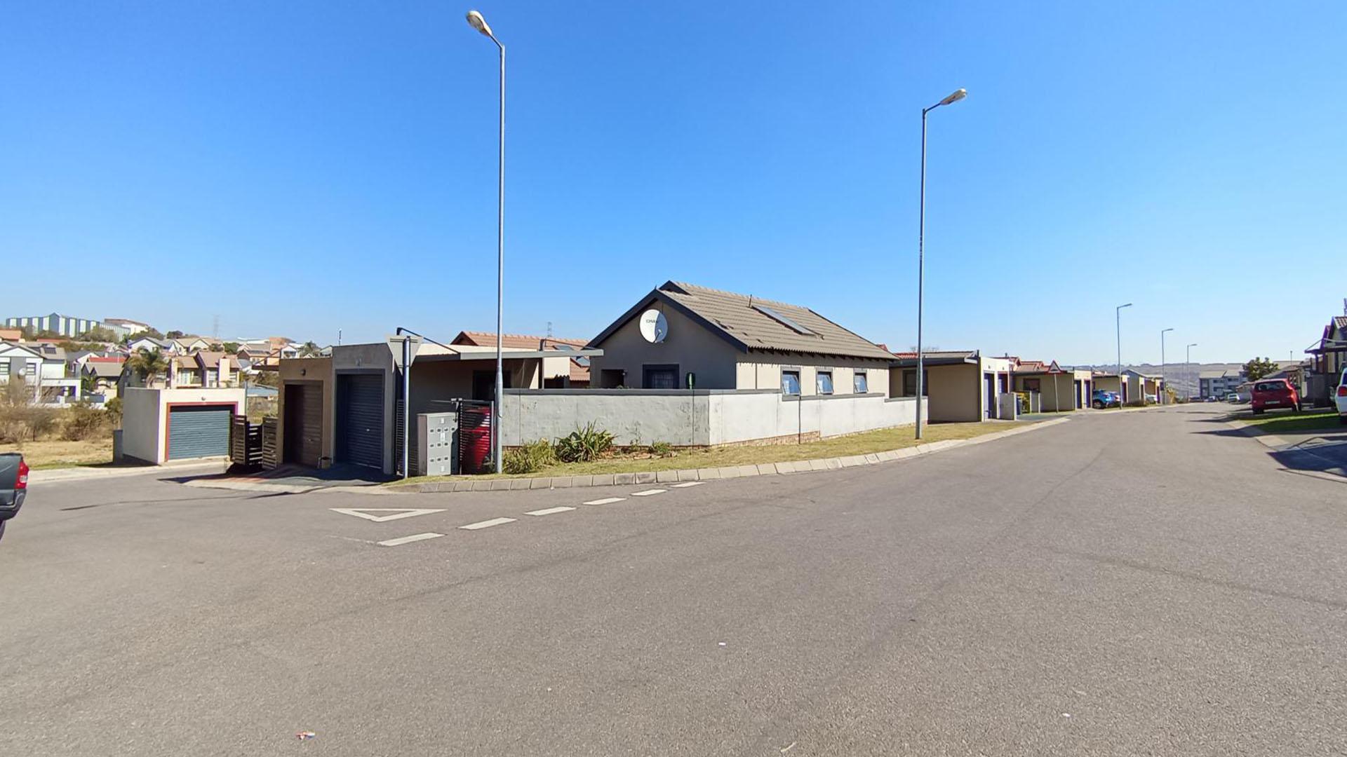 Front View of property in Kosmosdal