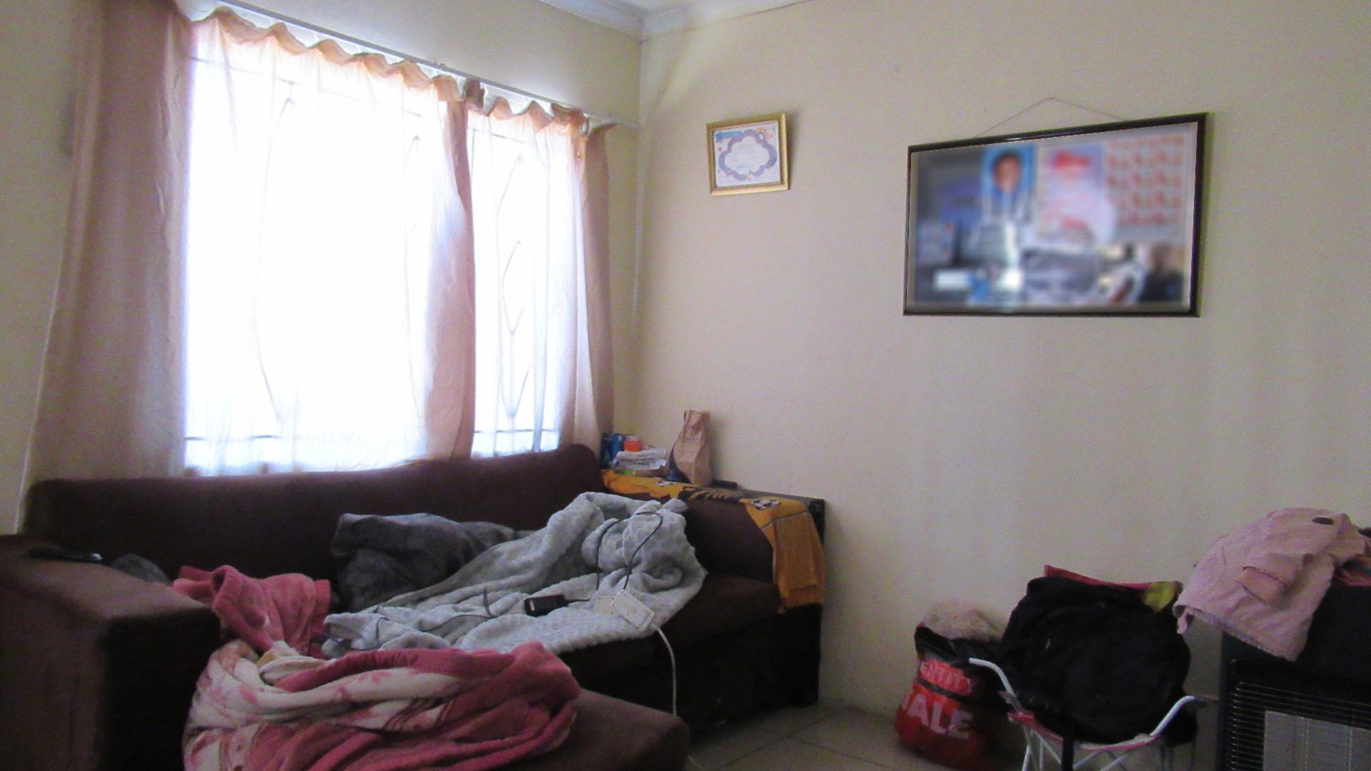 Lounges - 11 square meters of property in Ivory Park