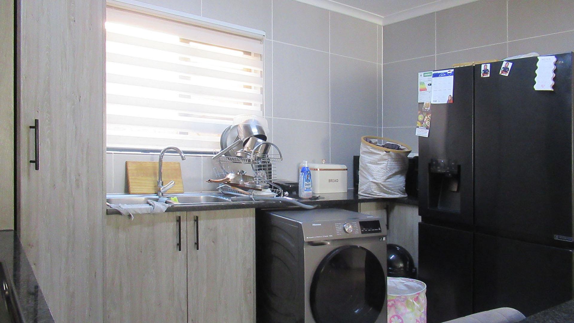 Kitchen - 12 square meters of property in Ruimsig