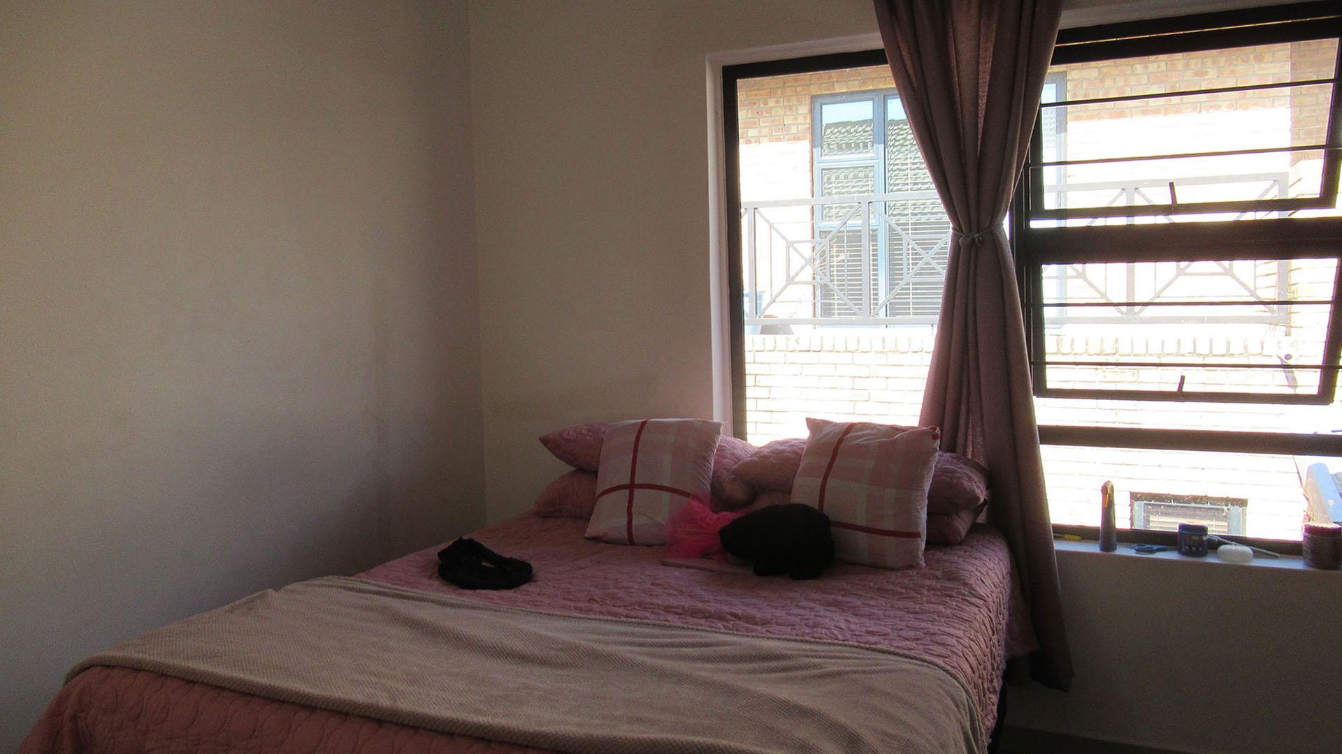 Bed Room 1 of property in Ruimsig