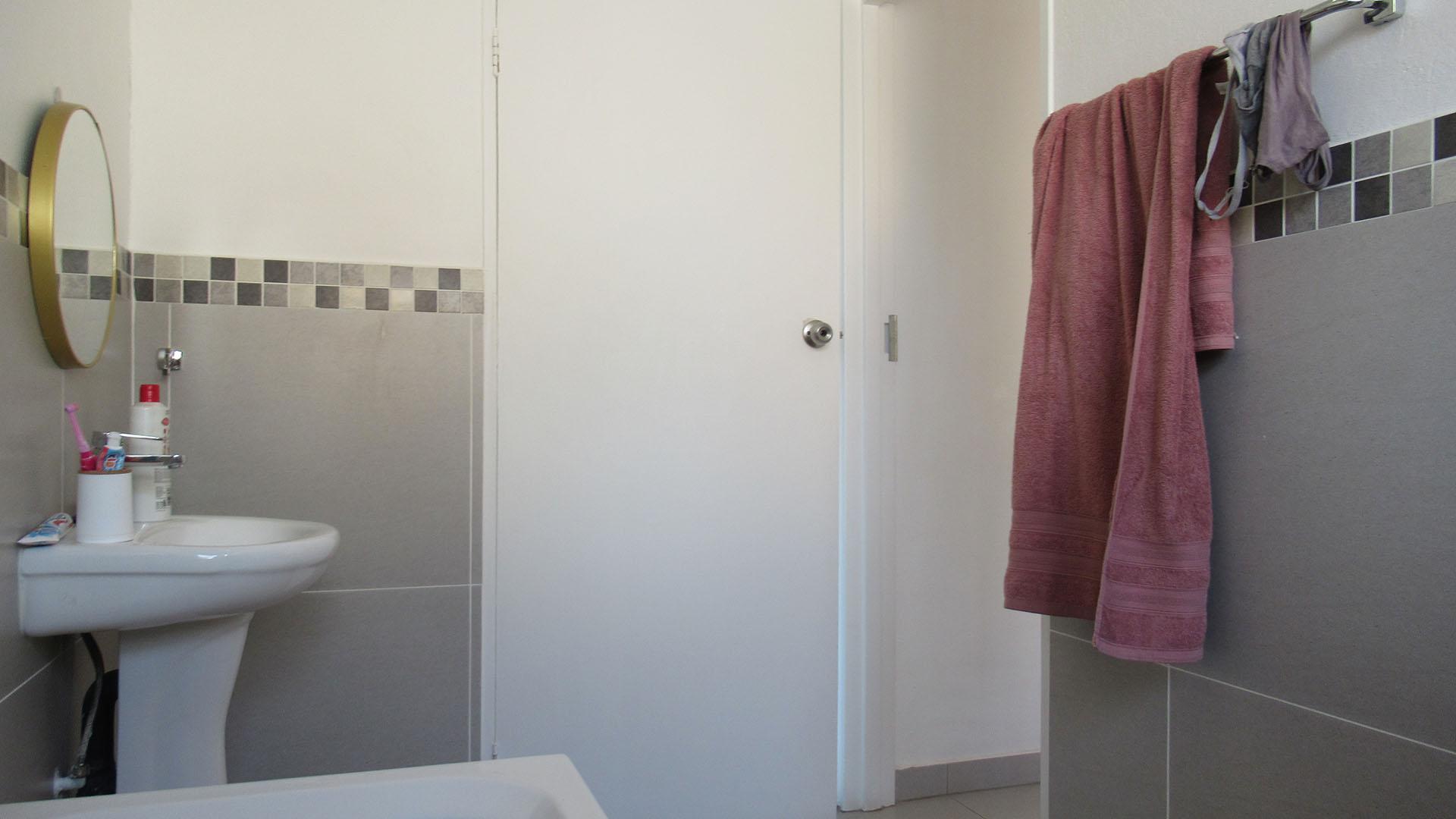 Bathroom 1 - 18 square meters of property in Ruimsig