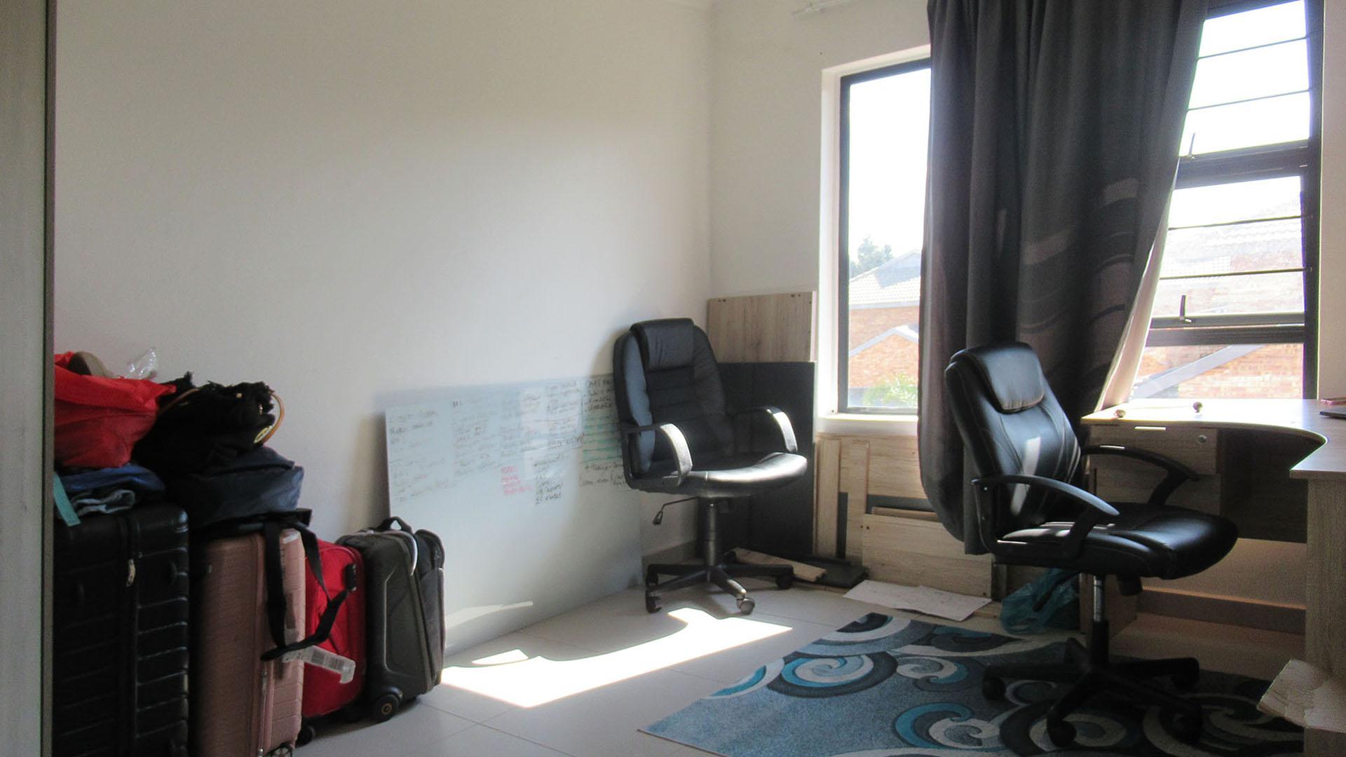 Study - 16 square meters of property in Ruimsig