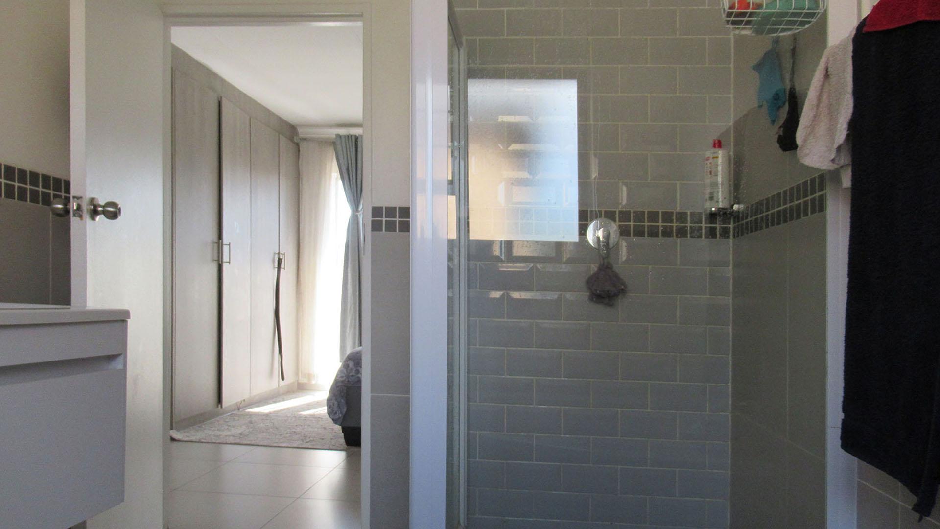 Main Bathroom - 8 square meters of property in Ruimsig