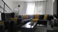 Lounges - 18 square meters of property in Ruimsig