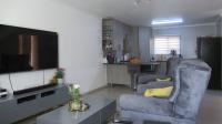 Lounges - 18 square meters of property in Ruimsig