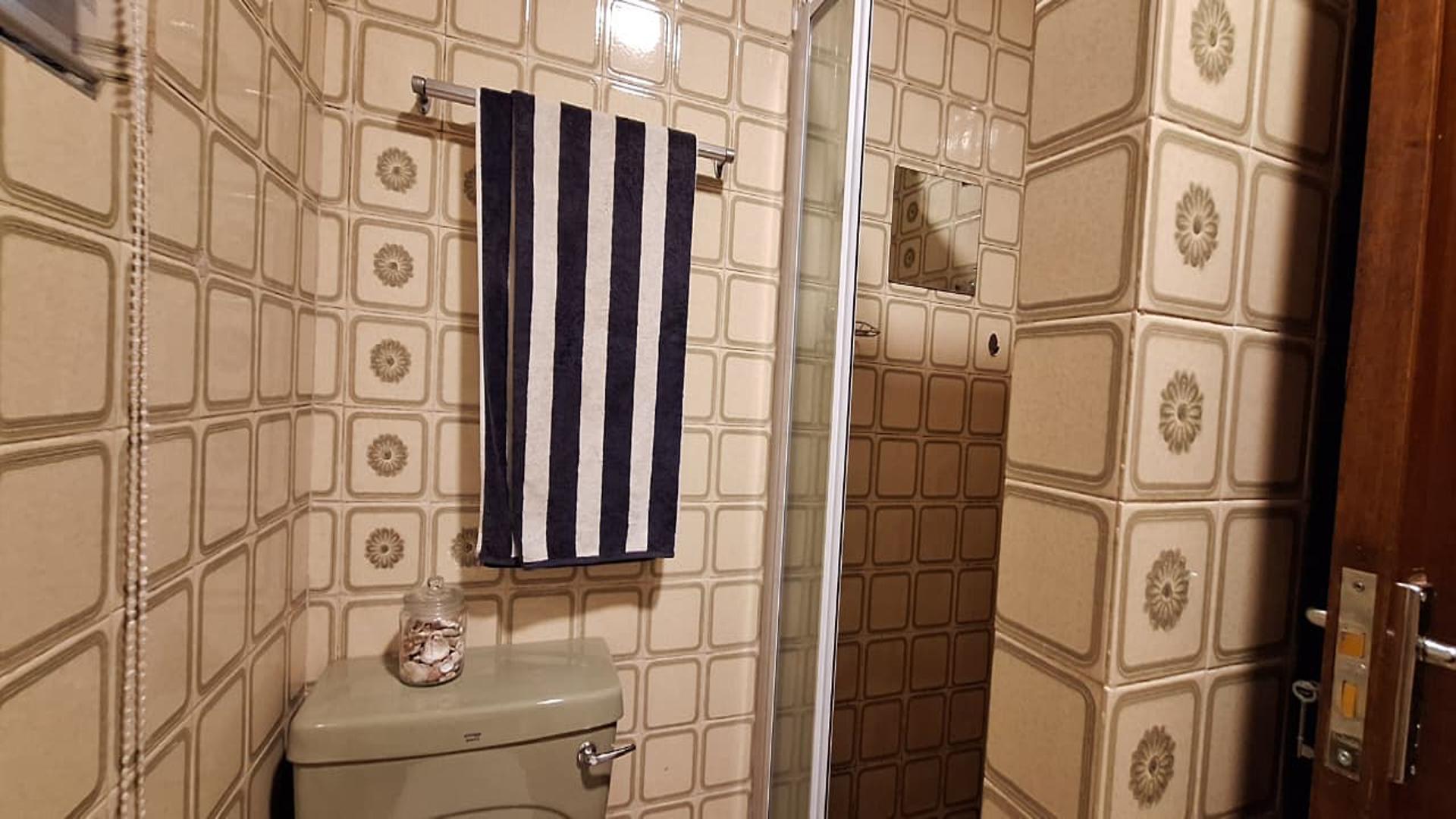 Bathroom 1 - 6 square meters of property in Petersfield