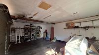 Garage - 60 square meters of property in Petersfield