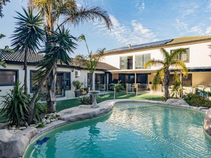 4 Bedroom House for Sale For Sale in Flamingo Vlei - MR715279