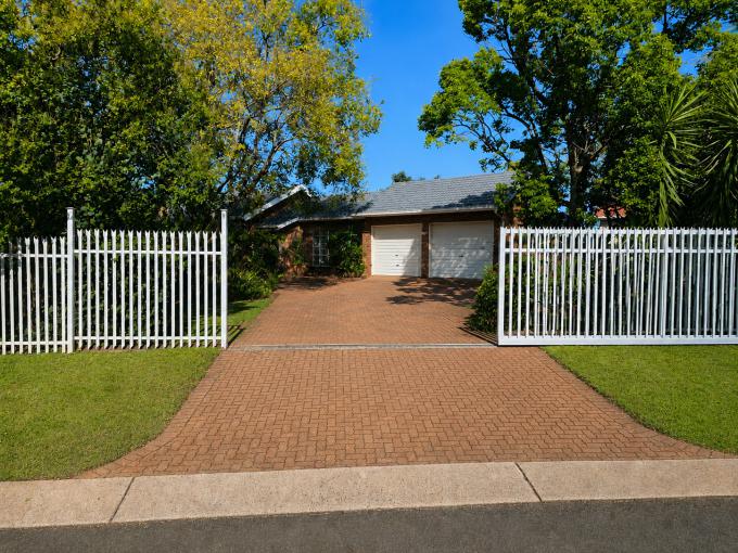 4 Bedroom House for Sale For Sale in Garsfontein - MR715292