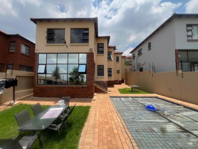3 Bedroom House for Sale For Sale in South Crest - MR715315