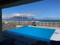  of property in Bloubergstrand