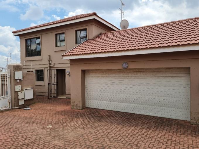 3 Bedroom Simplex for Sale For Sale in Edenvale - MR715362
