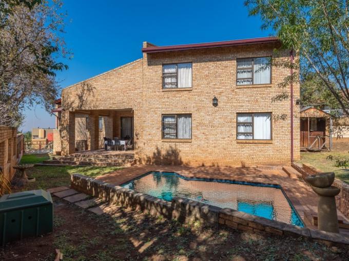 5 Bedroom House for Sale For Sale in Meyersdal - MR715374
