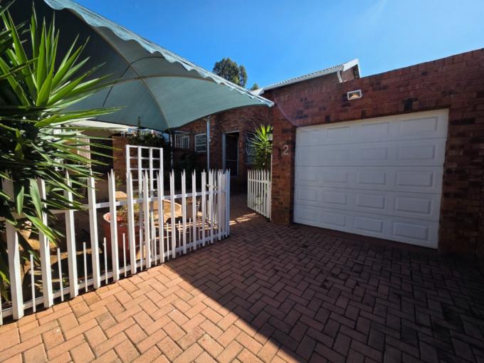 3 Bedroom Simplex for Sale For Sale in Mayberry Park - MR715379