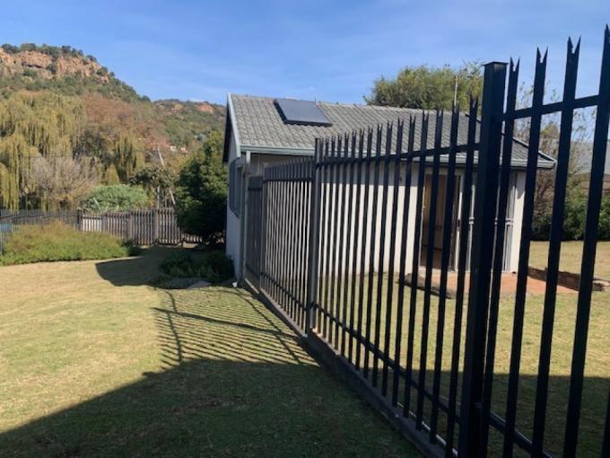 4 Bedroom House for Sale For Sale in Mondeor - MR715386