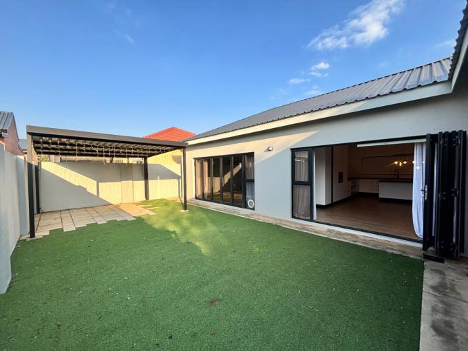 2 Bedroom House for Sale For Sale in Potchefstroom - MR715393