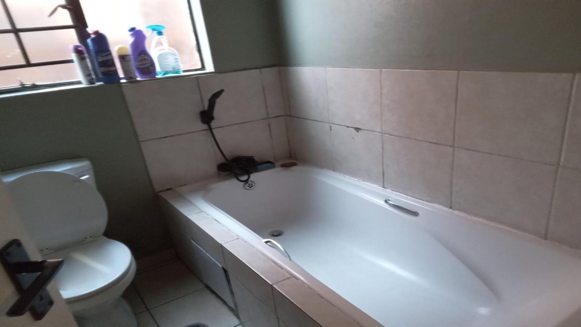 Bathroom 1 of property in Duvha Park