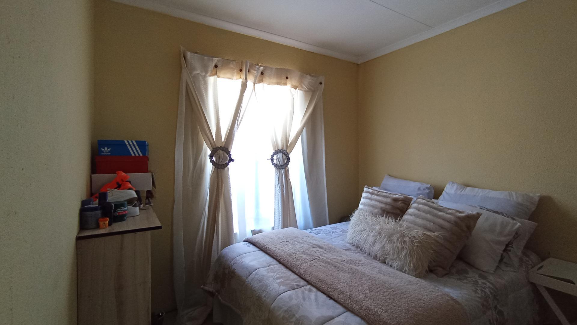 Bed Room 2 of property in Soshanguve