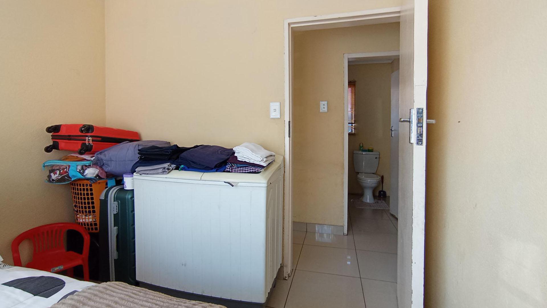 Bed Room 1 of property in Soshanguve