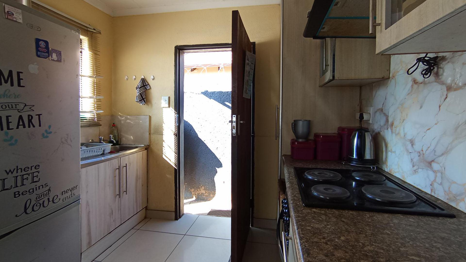 Kitchen of property in Soshanguve