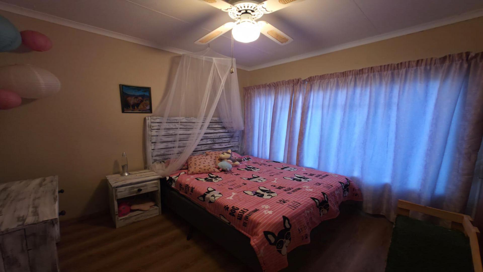Bed Room 3 of property in Stilfontein