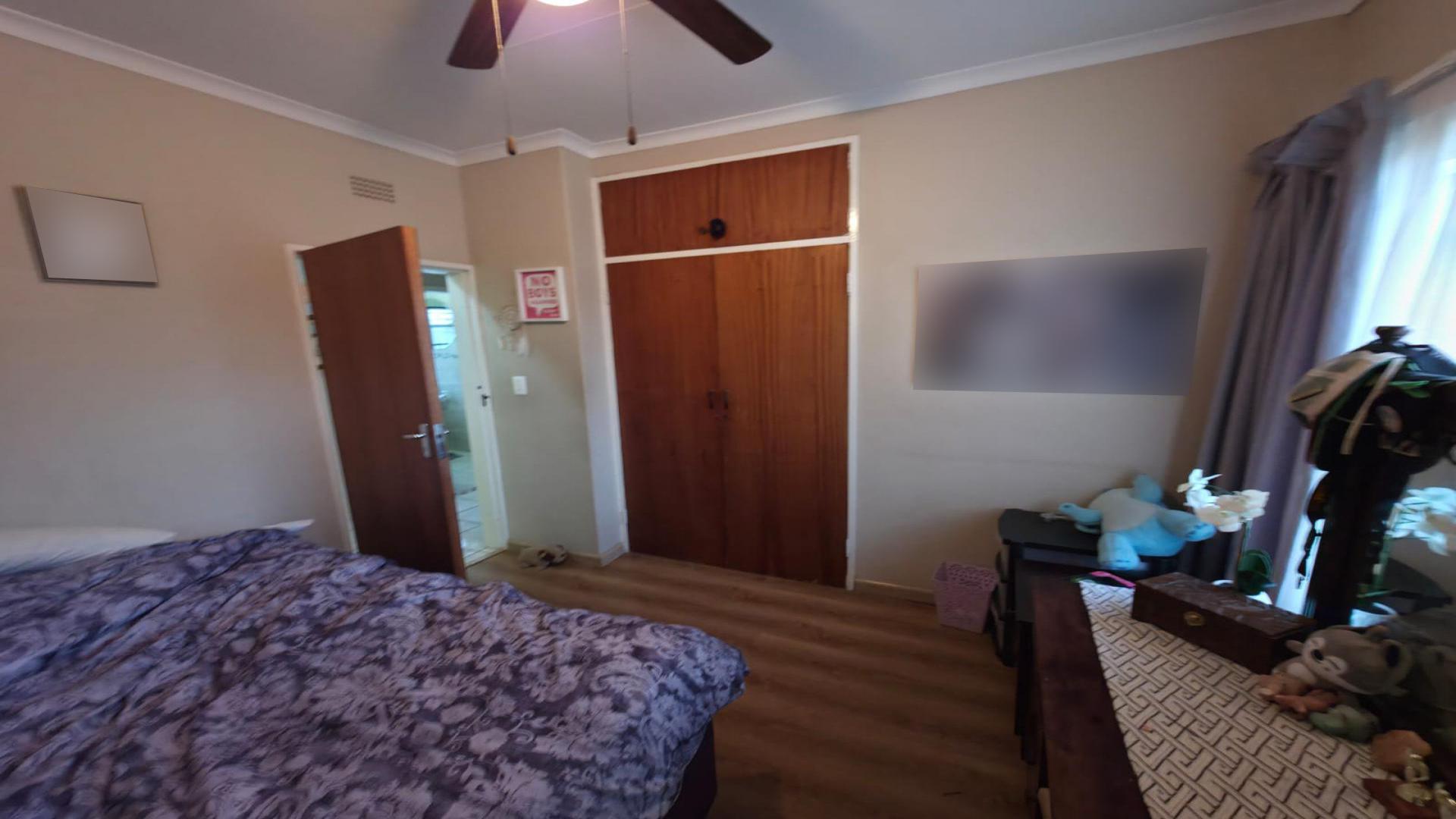 Bed Room 2 of property in Stilfontein