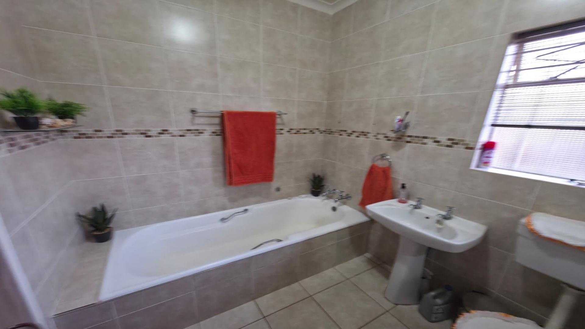 Bathroom 1 of property in Stilfontein