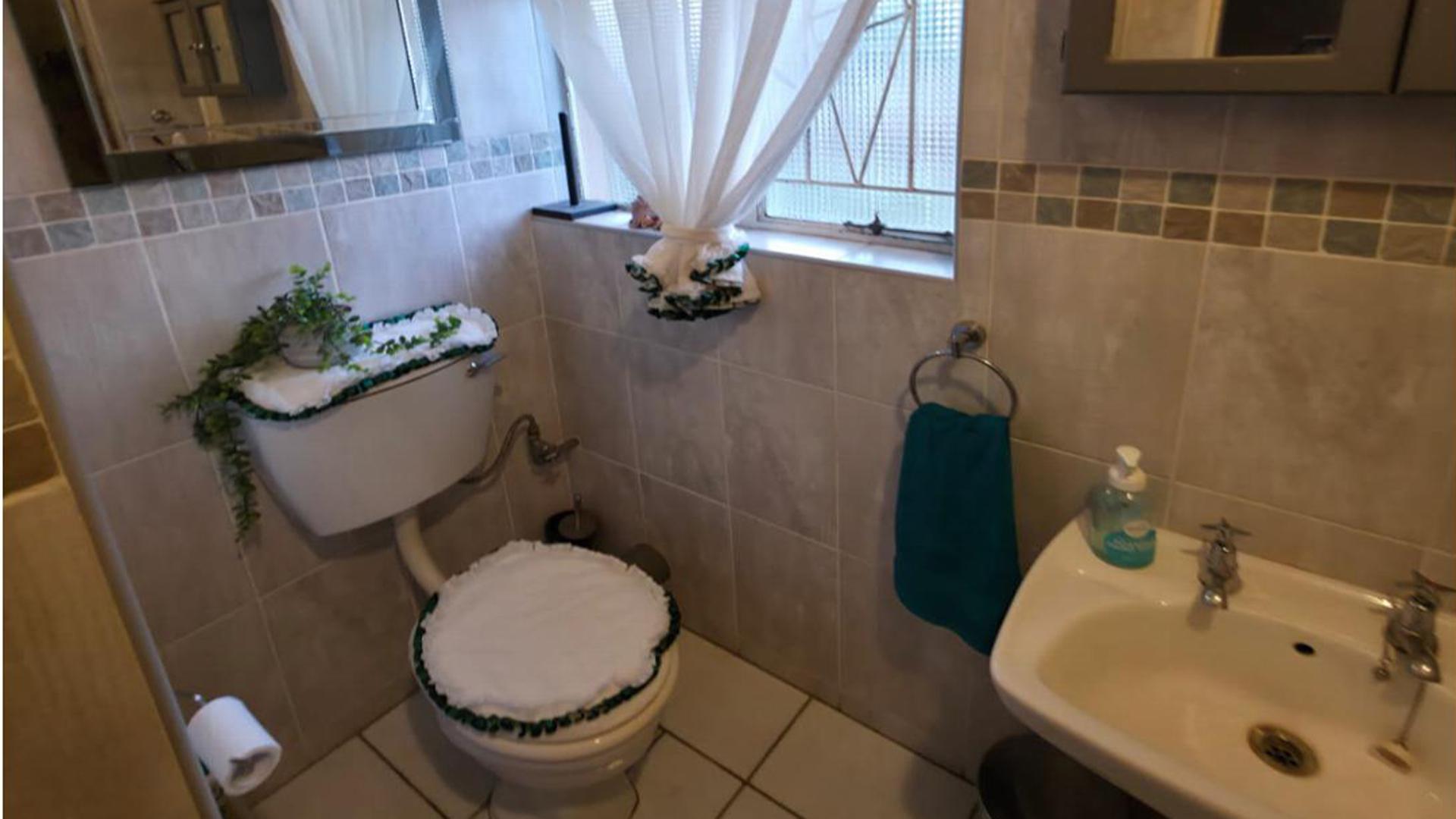 Bathroom 2 of property in Stilfontein