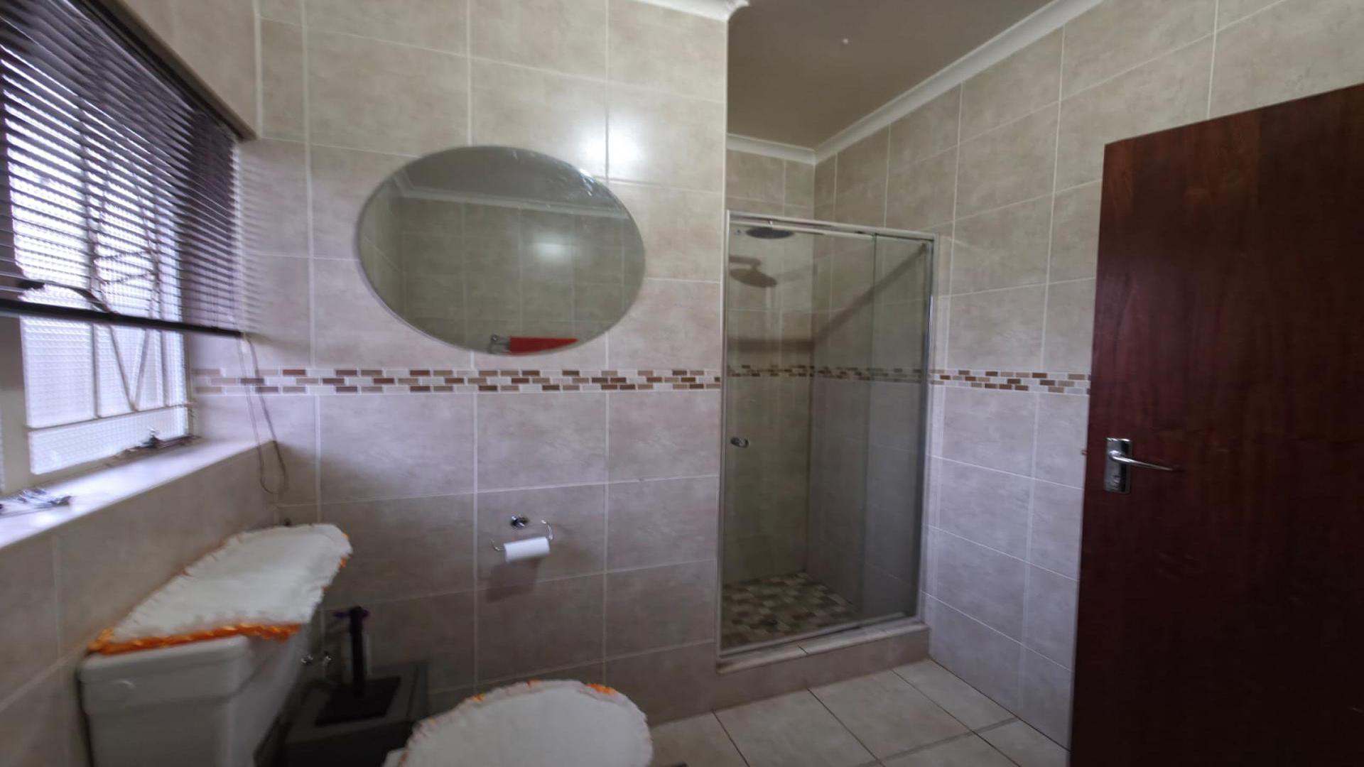 Bathroom 1 of property in Stilfontein