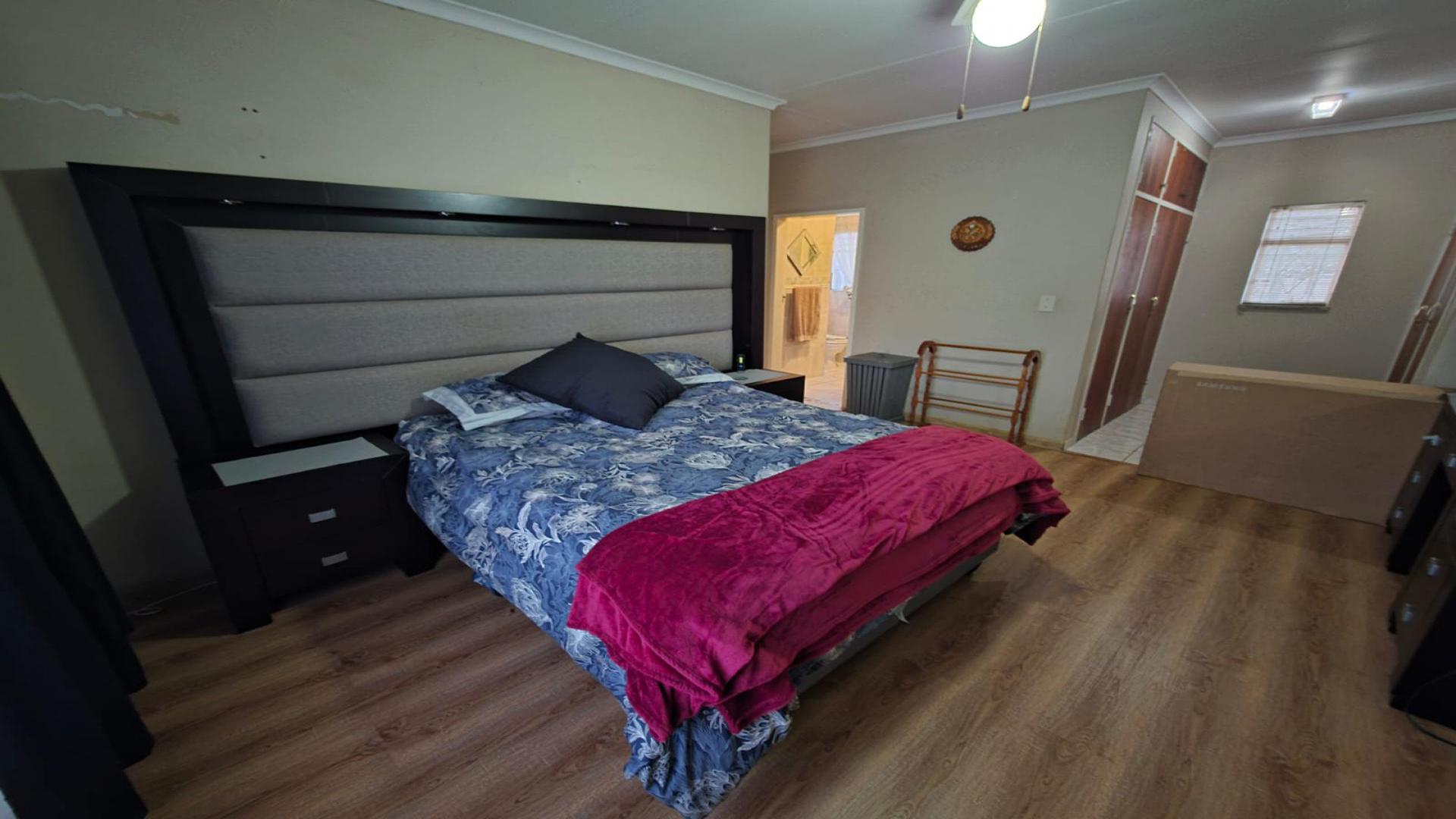 Main Bedroom of property in Stilfontein