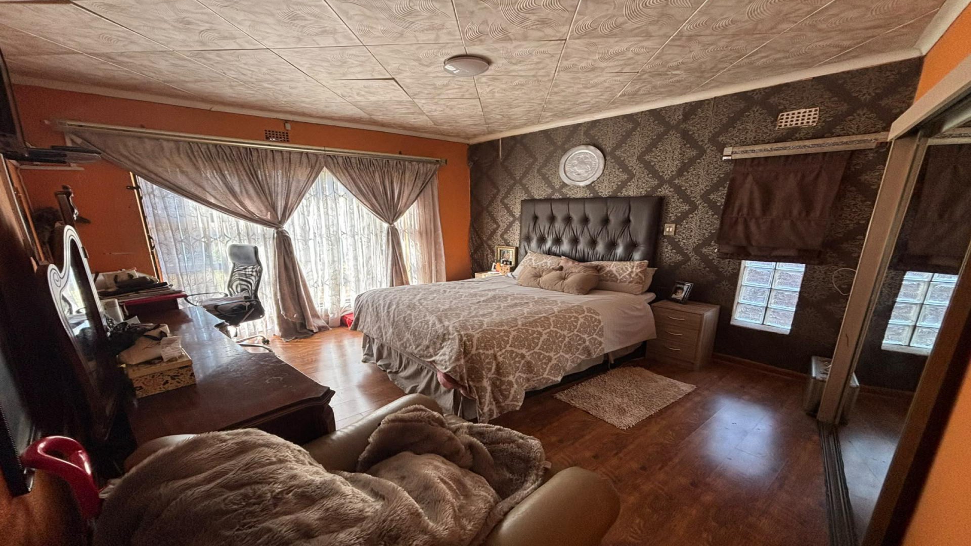 Bed Room 1 of property in Klippoortje