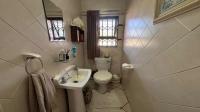 Bathroom 1 of property in Klippoortje