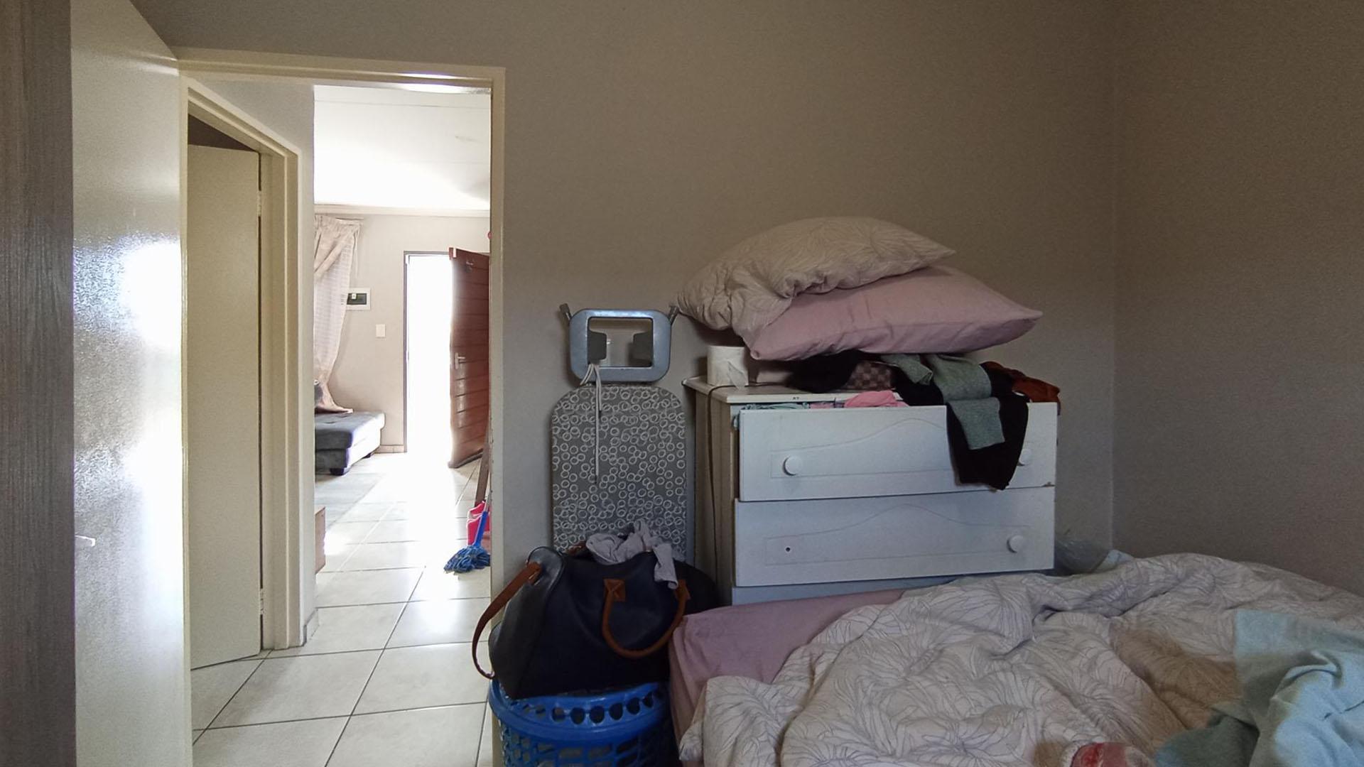 Bed Room 2 - 8 square meters of property in Clayville