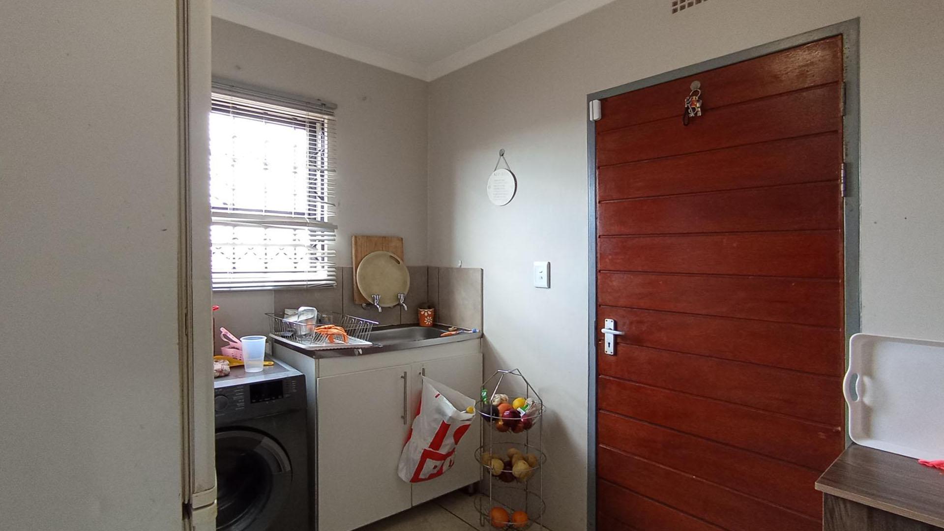 Kitchen - 7 square meters of property in Clayville