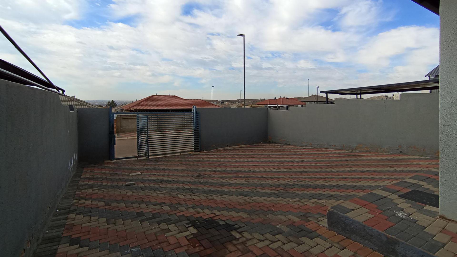 Front View of property in Clayville