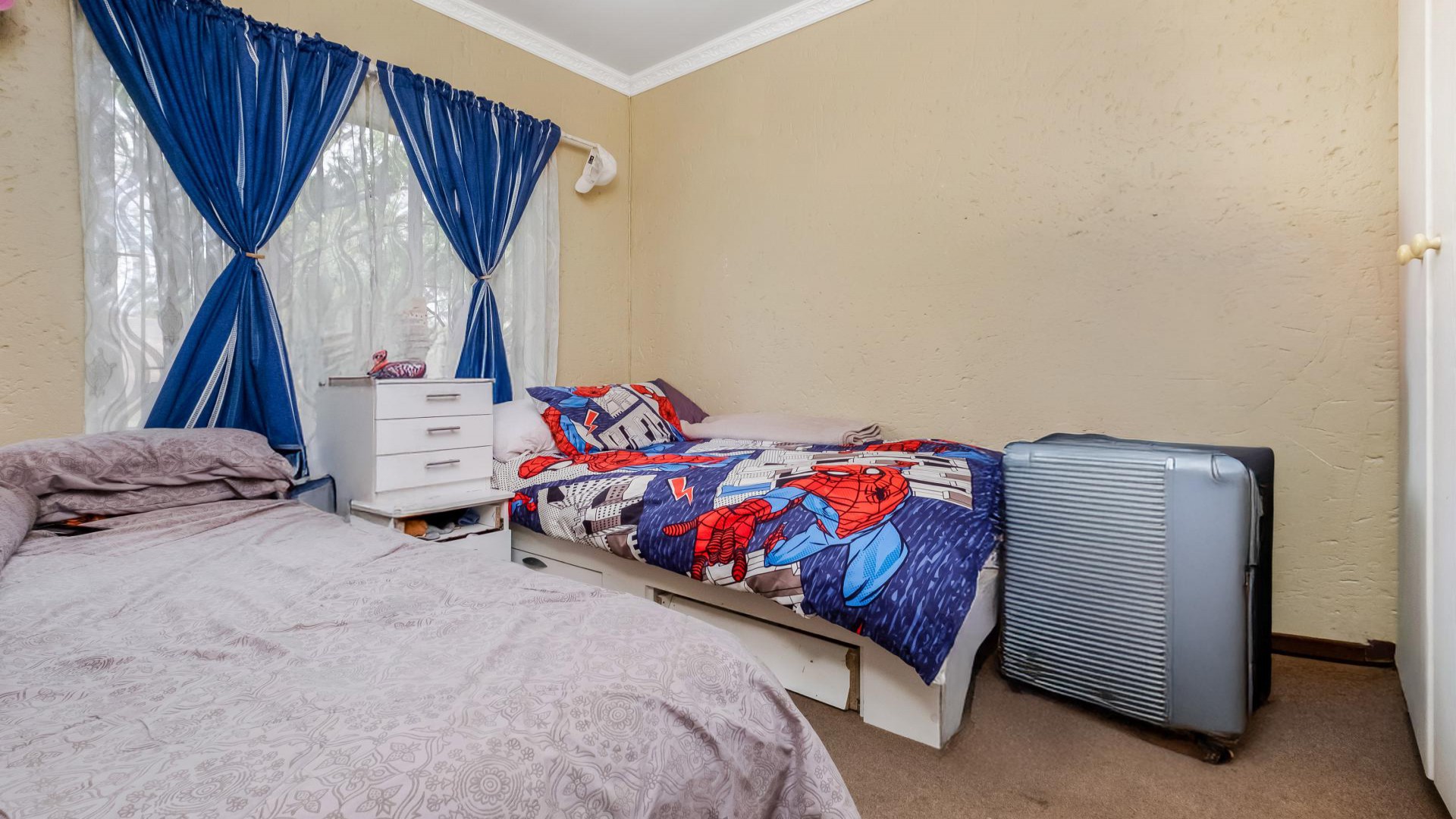 Bed Room 1 - 10 square meters of property in Wilgeheuwel 